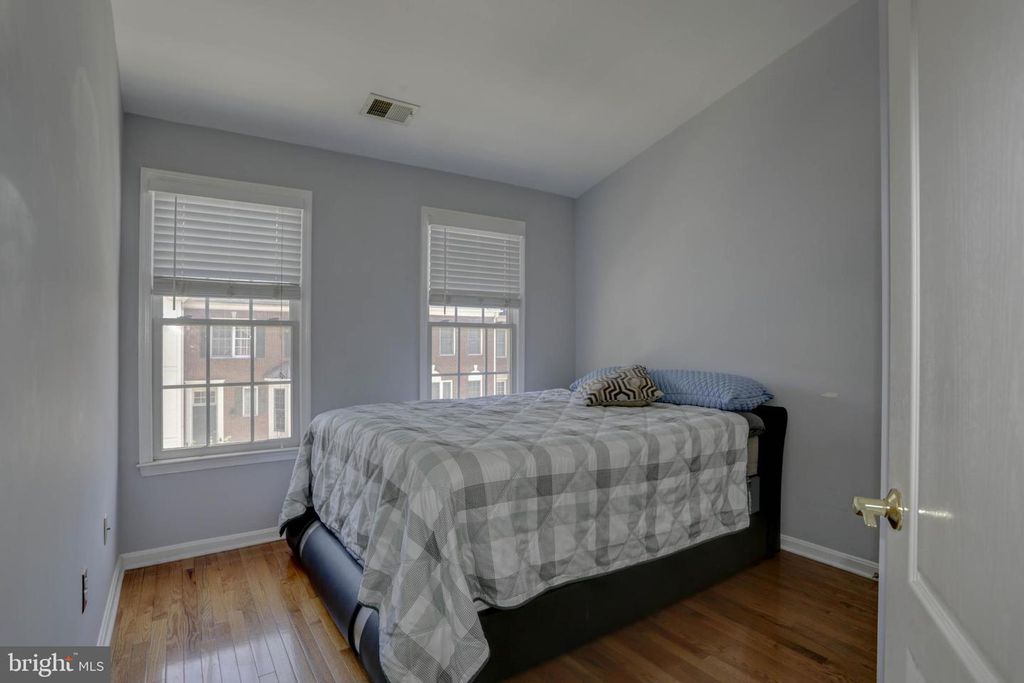 Image 17 of property listing at 11906 CASTLEGATE CT #45, Rockville, MD 20852