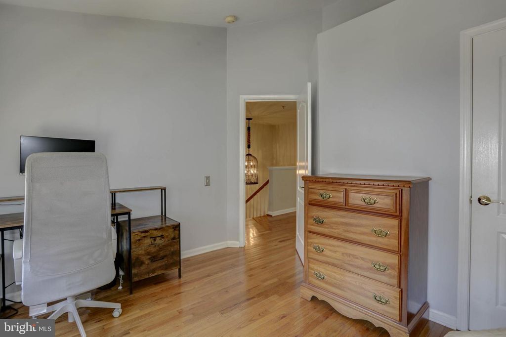 Image 19 of property listing at 11906 CASTLEGATE CT #45, Rockville, MD 20852