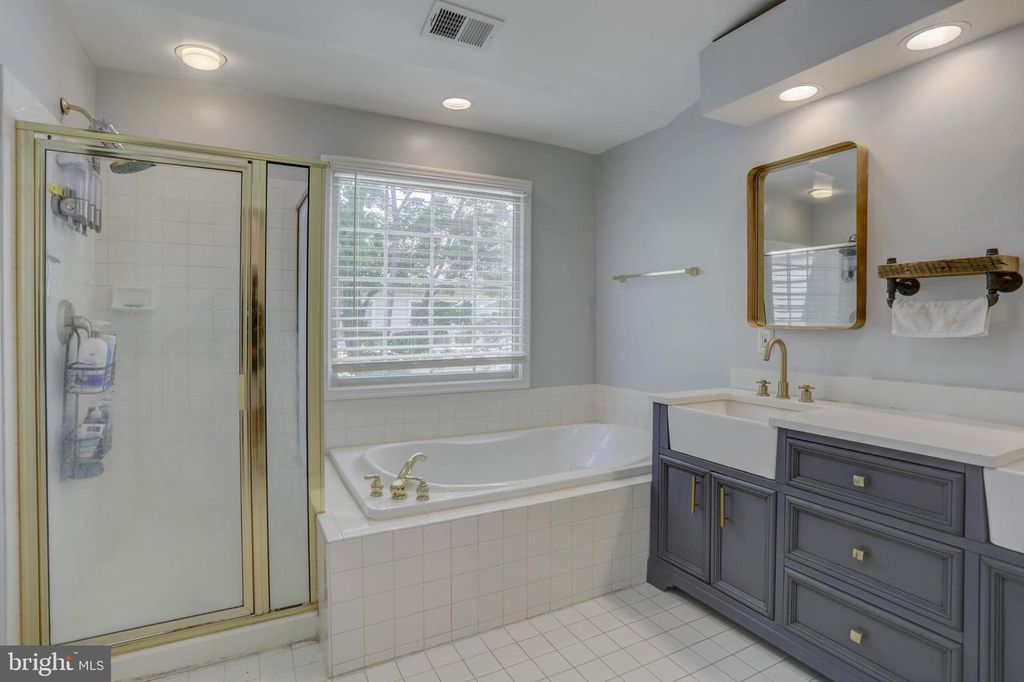 Image 27 of property listing at 11906 CASTLEGATE CT #45, Rockville, MD 20852