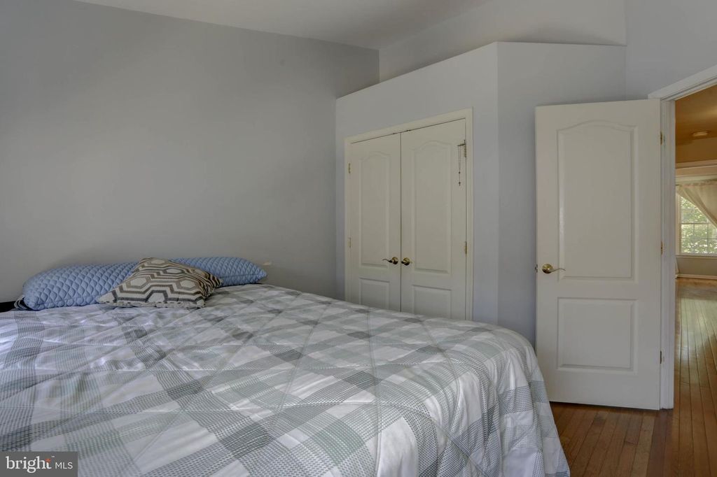 Image 28 of property listing at 11906 CASTLEGATE CT #45, Rockville, MD 20852