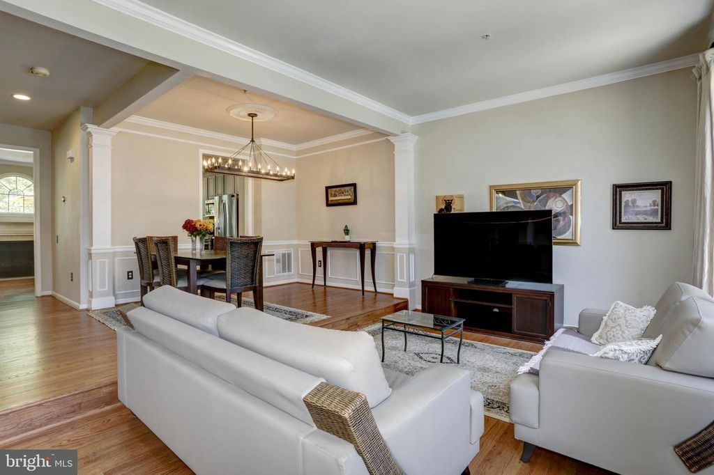 Image 3 of property listing at 11906 CASTLEGATE CT #45, Rockville, MD 20852