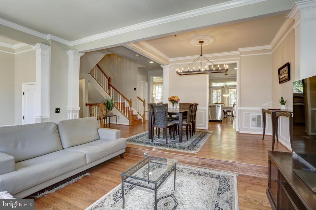 Image 4 of property listing at 11906 CASTLEGATE CT #45, Rockville, MD 20852