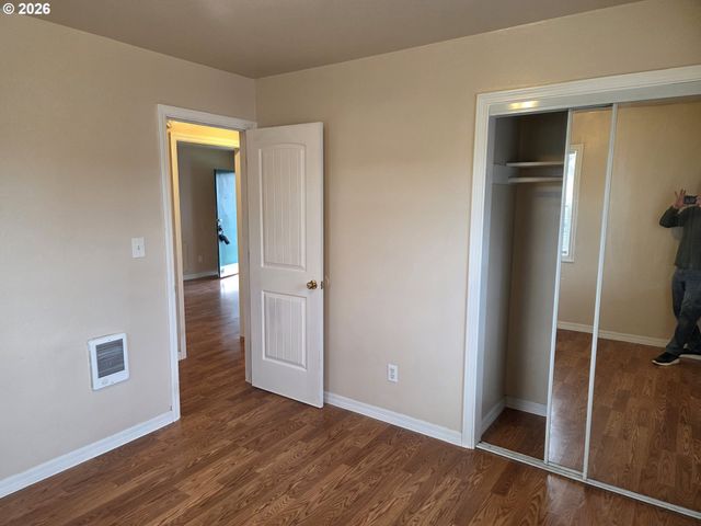 1306 S 3RD Ave, Kelso, WA 98626