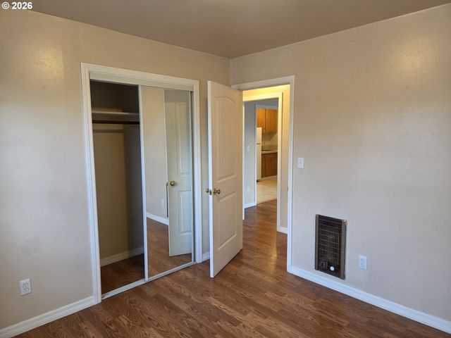 1306 S 3RD Ave, Kelso, WA 98626