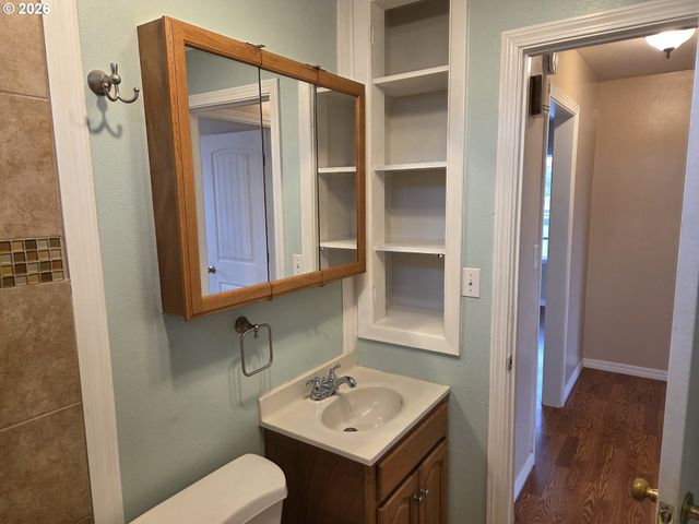 1306 S 3RD Ave, Kelso, WA 98626