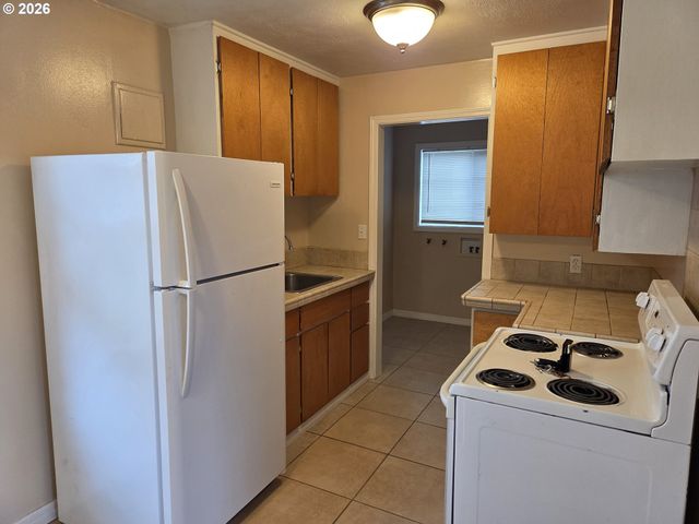 1306 S 3RD Ave, Kelso, WA 98626