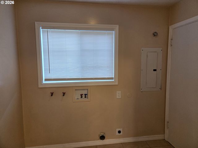 1306 S 3RD Ave, Kelso, WA 98626