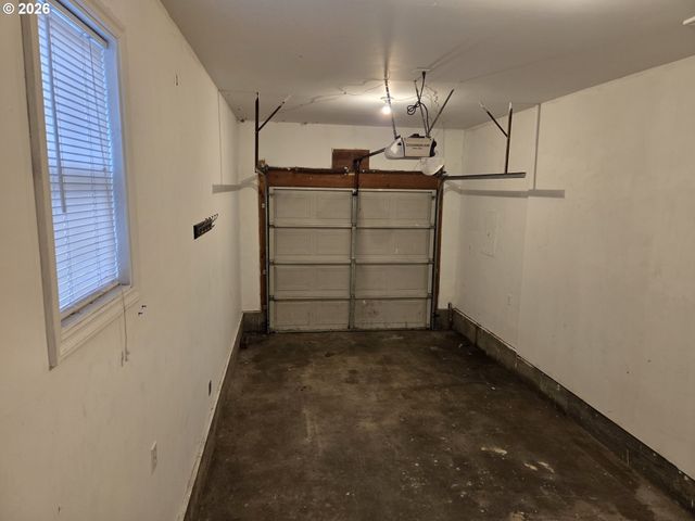 1306 S 3RD Ave, Kelso, WA 98626