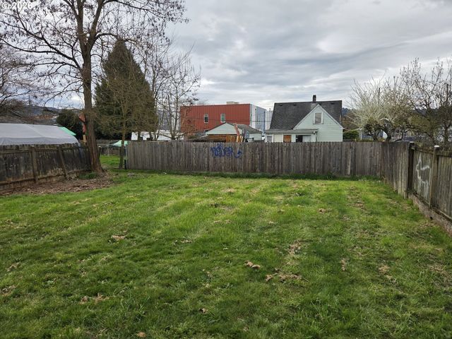 1306 S 3RD Ave, Kelso, WA 98626