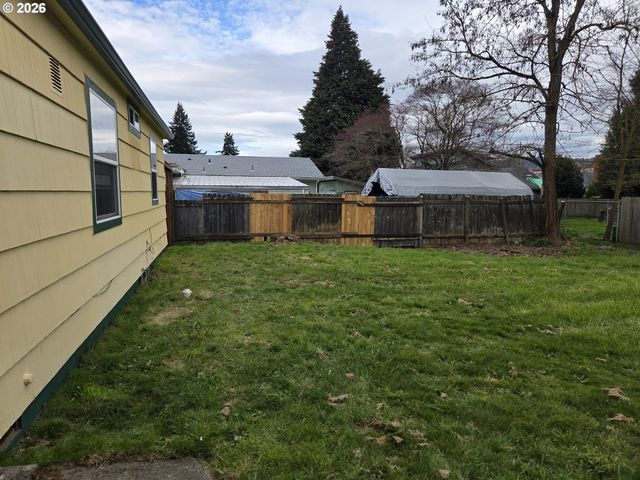 1306 S 3RD Ave, Kelso, WA 98626