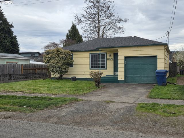 1306 S 3RD Ave, Kelso, WA 98626
