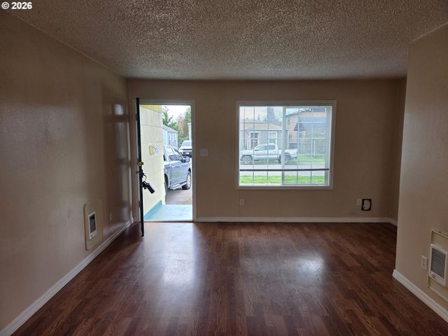 1306 S 3RD Ave, Kelso, WA 98626