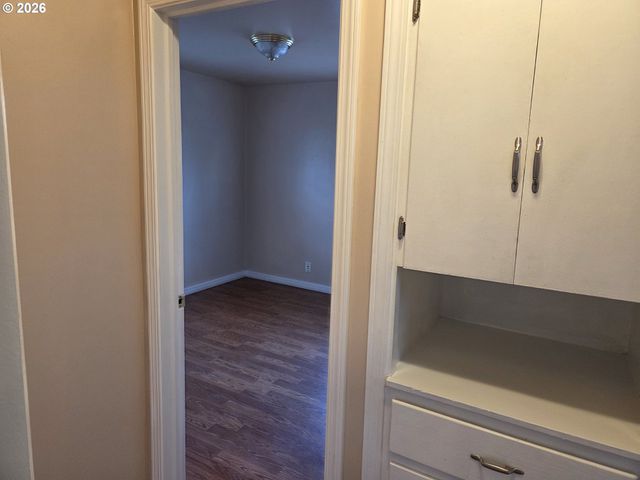 1306 S 3RD Ave, Kelso, WA 98626