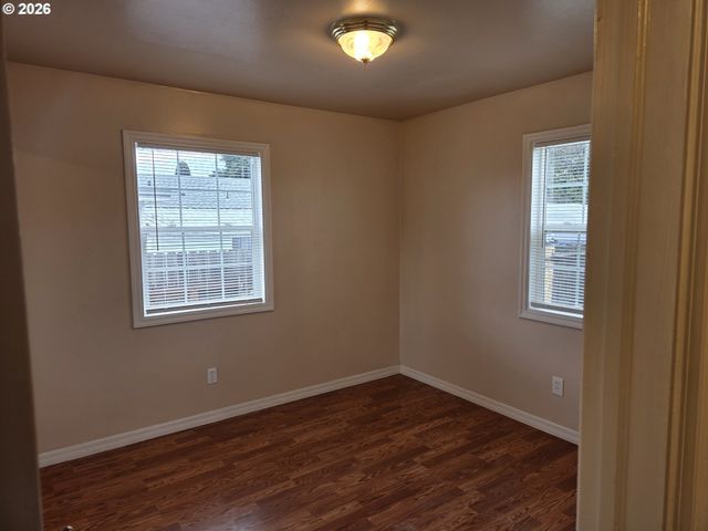 1306 S 3RD Ave, Kelso, WA 98626