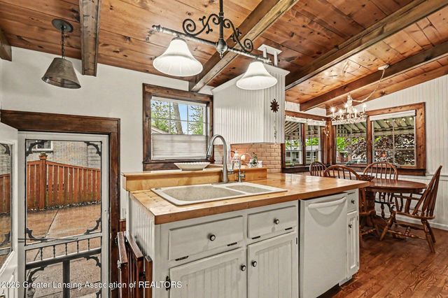 1116 N Magnolia Avenue, Lansing, MI 48912