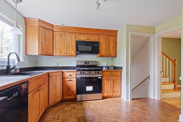 77 Warren Rd, Ashland, MA 01721