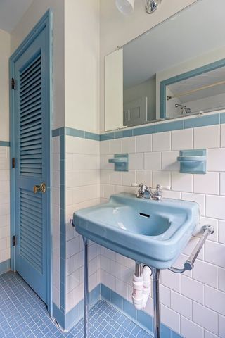 77 Warren Rd, Ashland, MA 01721
