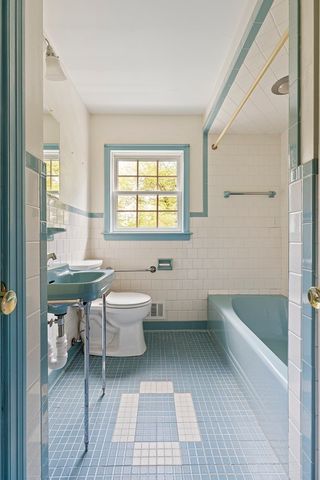 77 Warren Rd, Ashland, MA 01721