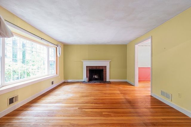 77 Warren Rd, Ashland, MA 01721
