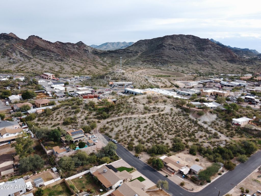 Image 2 of property listing at 11411 N 15TH Street -, Phoenix, AZ 85020