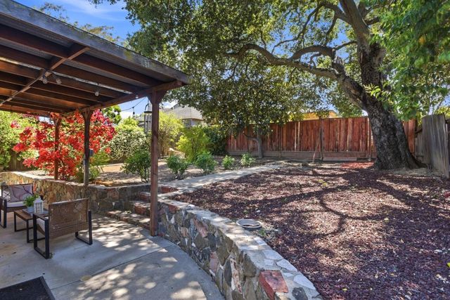 28 Alameda De Las Pulgas, Redwood City, CA 94062