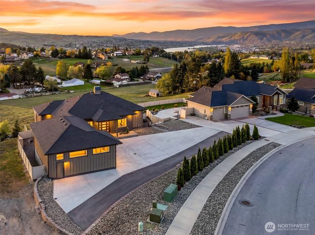 854 Autumn Crest Drive, Wenatchee, WA 98801