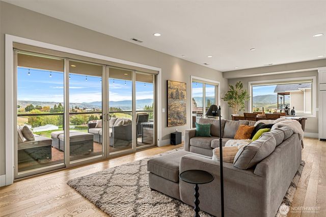 854 Autumn Crest Drive, Wenatchee, WA 98801