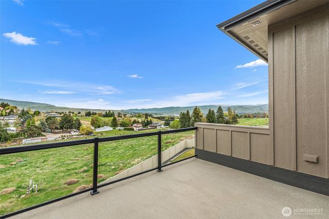 854 Autumn Crest Drive, Wenatchee, WA 98801