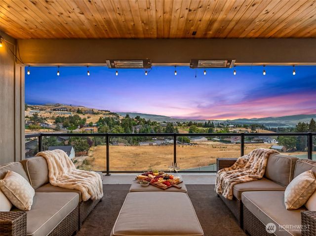 854 Autumn Crest Drive, Wenatchee, WA 98801