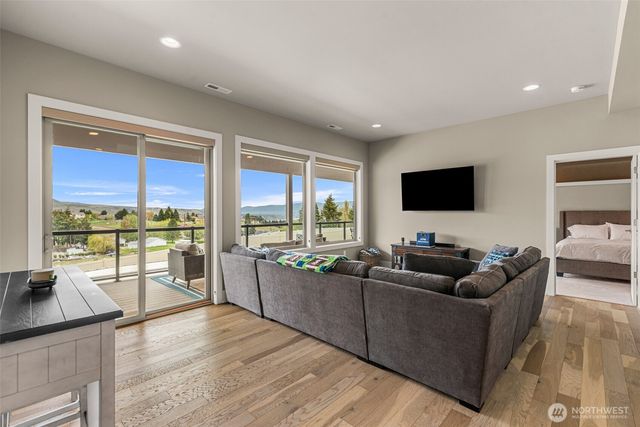 854 Autumn Crest Drive, Wenatchee, WA 98801