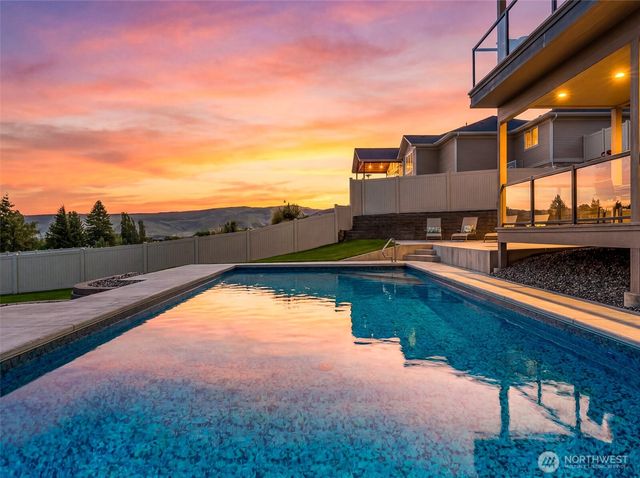 854 Autumn Crest Drive, Wenatchee, WA 98801