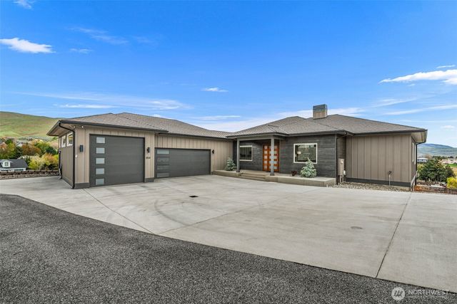 854 Autumn Crest Drive, Wenatchee, WA 98801