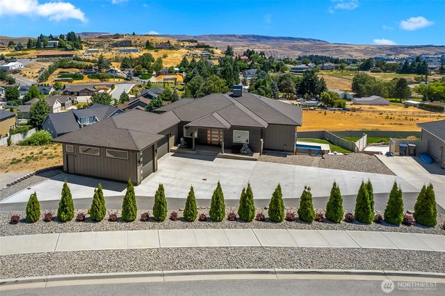 854 Autumn Crest Drive, Wenatchee, WA 98801