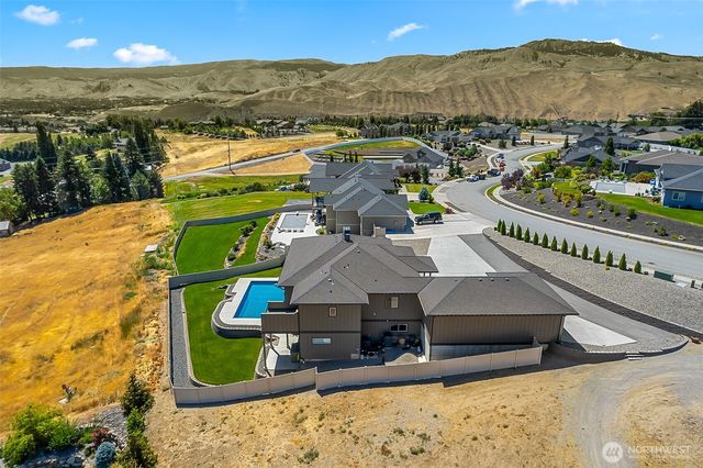 854 Autumn Crest Drive, Wenatchee, WA 98801
