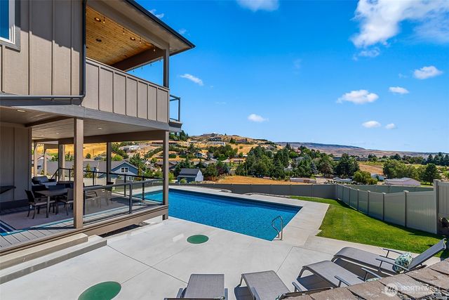 854 Autumn Crest Drive, Wenatchee, WA 98801