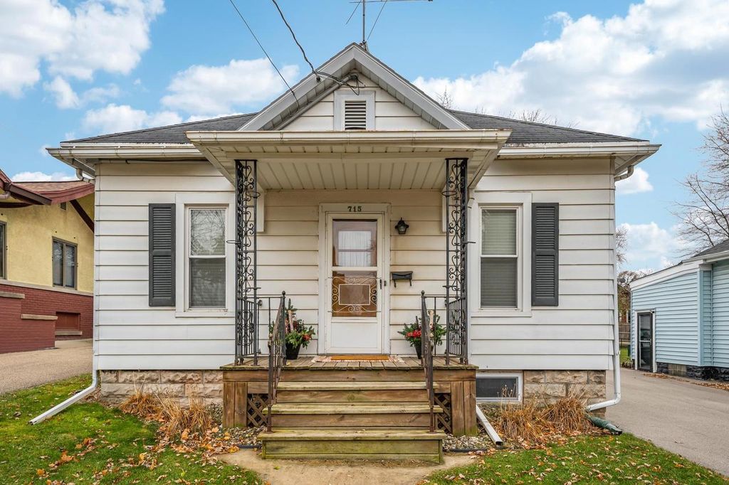 715 W 4TH STREET, Appleton, WI 54914