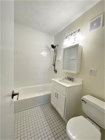 295 Main Street 28, Reading, MA 01867