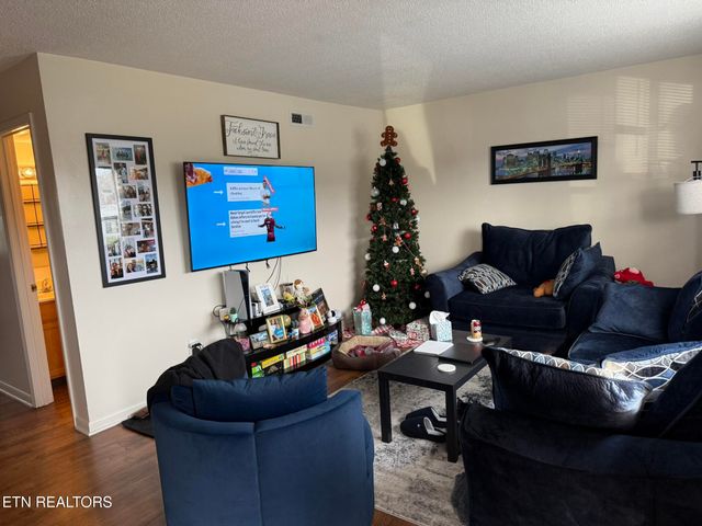 1926 Topside Rd, Louisville, TN 37777