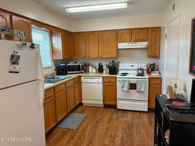 1926 Topside Rd, Louisville, TN 37777