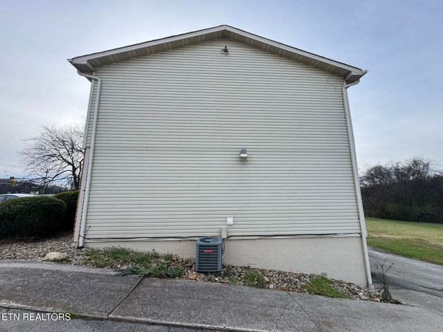 1926 Topside Rd, Louisville, TN 37777