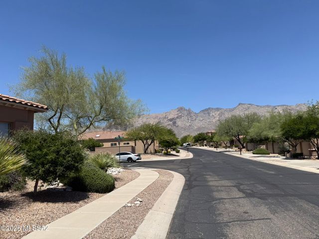 5967 N Campo Abierto, Tucson, AZ 85718