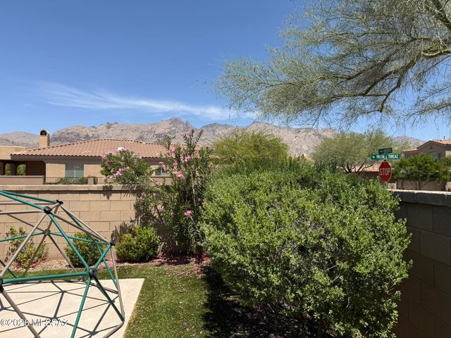 5967 N Campo Abierto, Tucson, AZ 85718