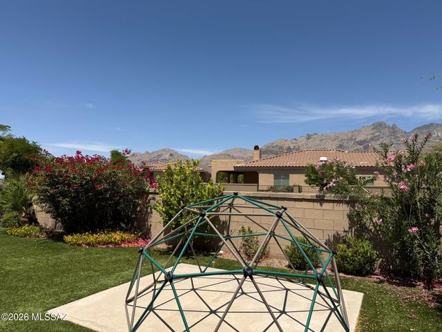 5967 N Campo Abierto, Tucson, AZ 85718