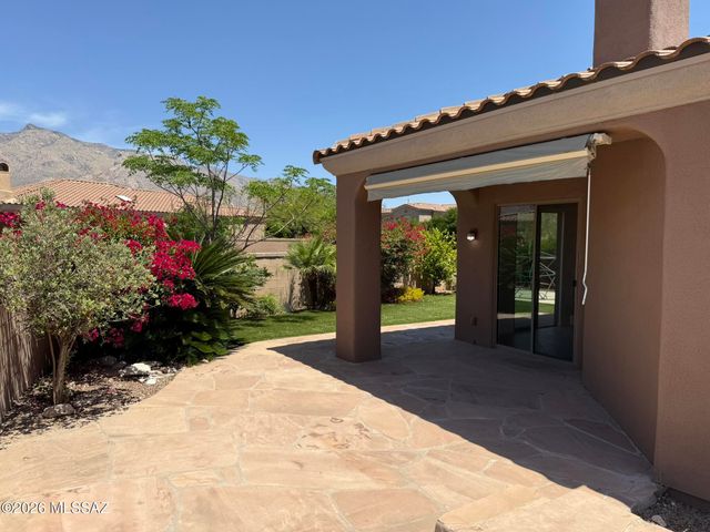 5967 N Campo Abierto, Tucson, AZ 85718