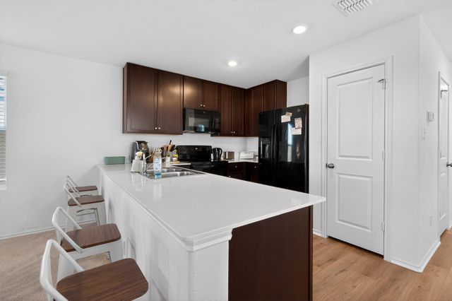 612 Marty Allen LOOP, Jarrell, TX 76537