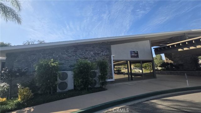 19364 Avenue Of The Oaks, Newhall, CA 91321