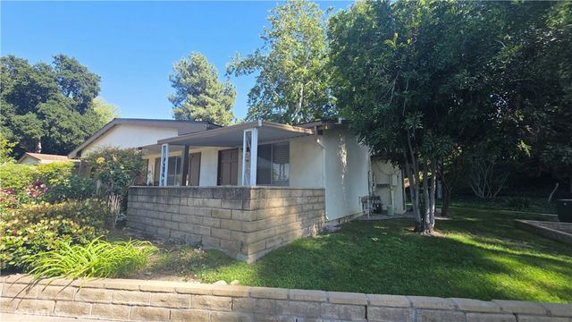 19364 Avenue Of The Oaks, Newhall, CA 91321