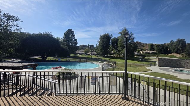 19364 Avenue Of The Oaks, Newhall, CA 91321