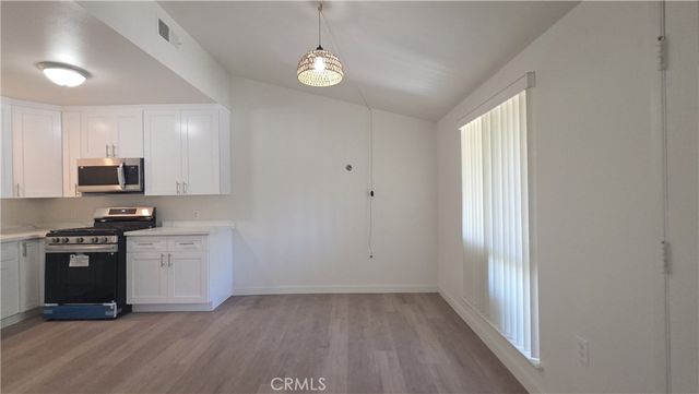 19364 Avenue Of The Oaks, Newhall, CA 91321