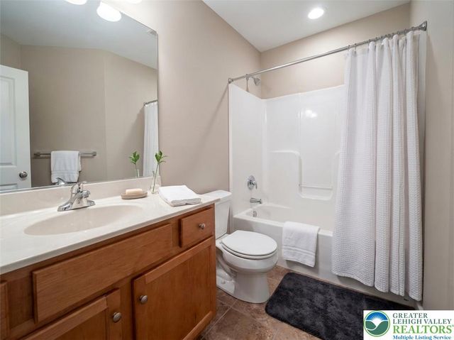 850 Fieldstone Trail 70, Forks Twp, PA 18040